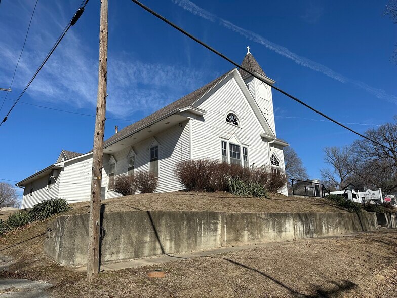 307 E 6th St, Mound City, MO à vendre - Photo de l’immeuble – Image 2 sur 43