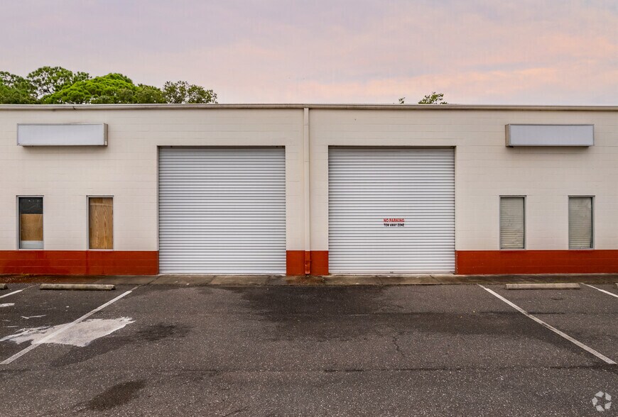 13355 Belcher Rd, Largo, FL à louer - Photo de l’immeuble – Image 3 sur 5