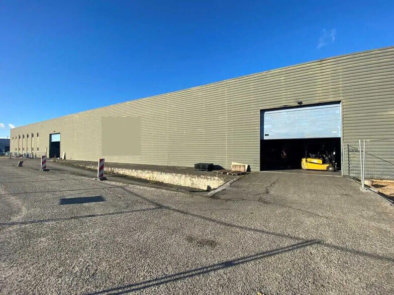 Local d'activités dans Blanquefort à vendre - Photo de l’immeuble – Image 3 sur 22
