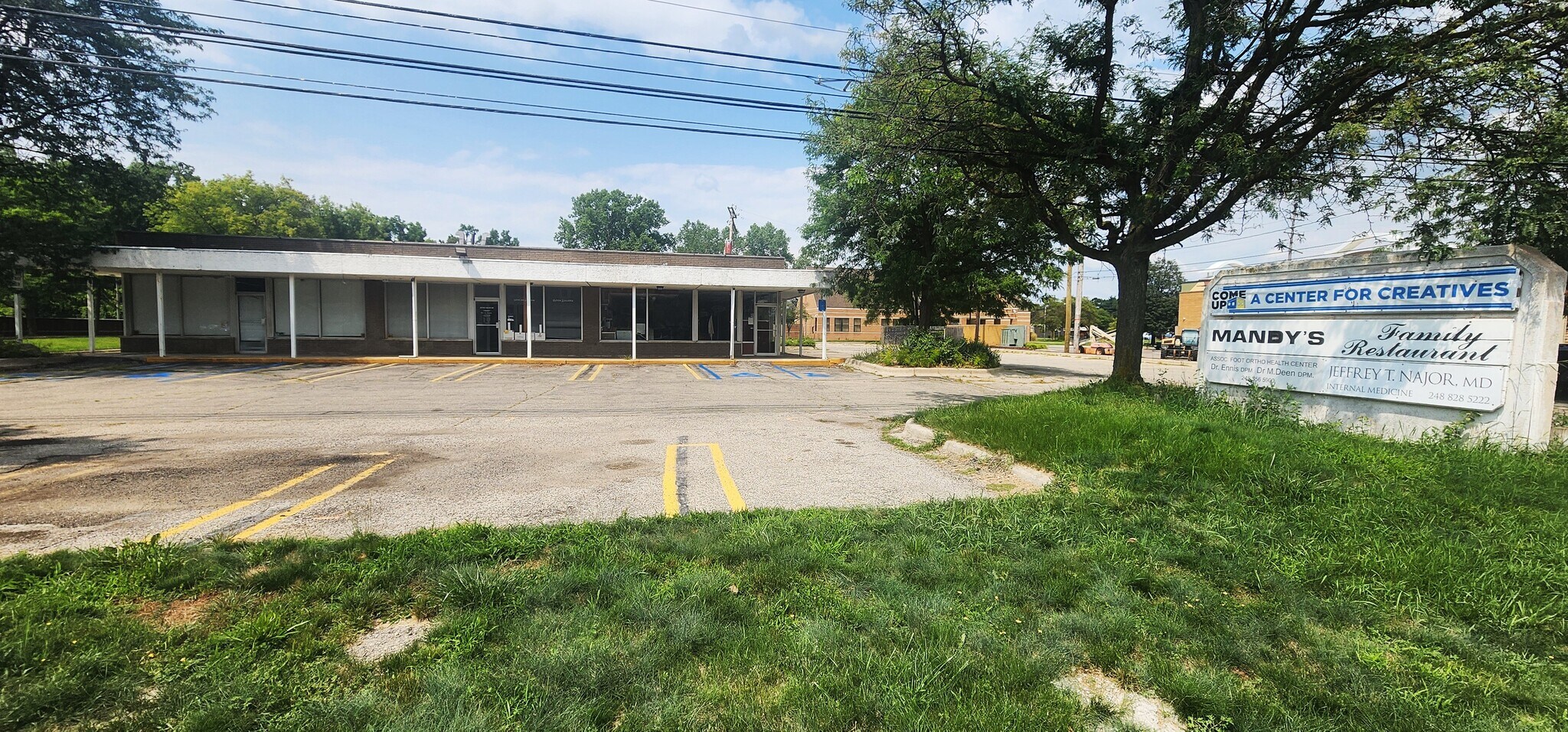 24050-24070 W 9 Mile Rd, Southfield, MI à vendre Photo principale– Image 1 sur 5