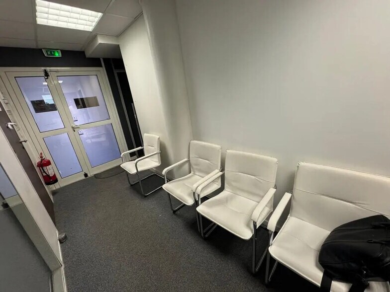 Bureau dans Aubagne à vendre - Photo intérieure – Image 3 sur 6