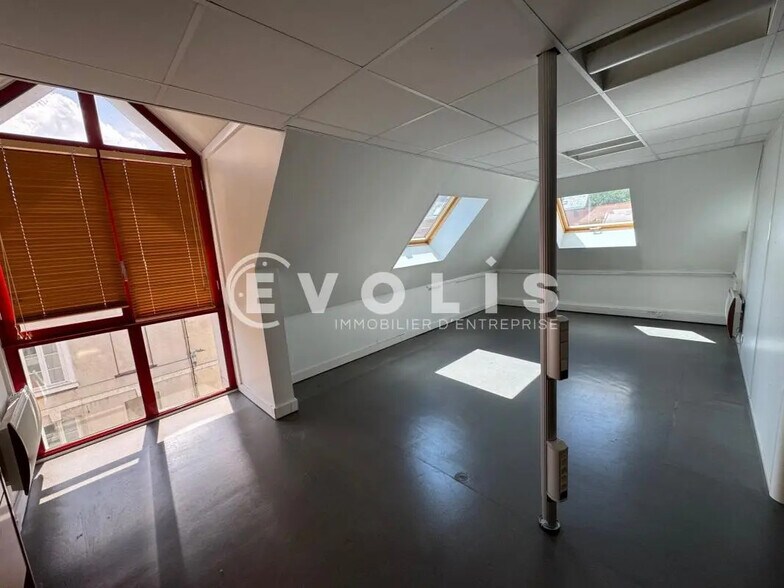 Bureau dans Amiens à louer - Photo de l’immeuble – Image 2 sur 3