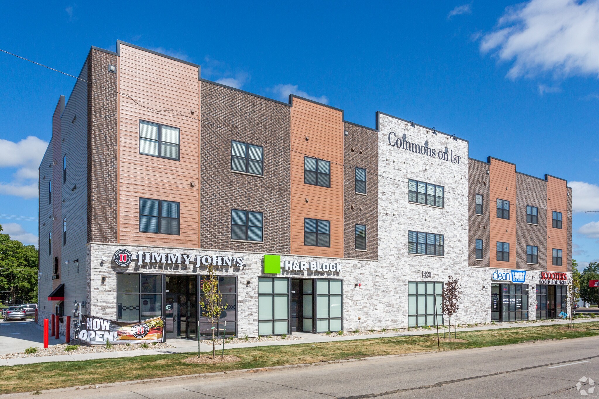 1420 1st Ave NE, Cedar Rapids, IA à louer Photo principale– Image 1 sur 13