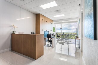 20200 W Dixie Hwy, Aventura, FL à louer Hall d’entrée– Image 2 sur 4