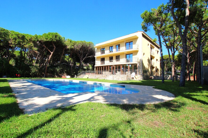 Services hôteliers dans Castelldefels, Barcelona à vendre - Photo de l’immeuble – Image 1 sur 6