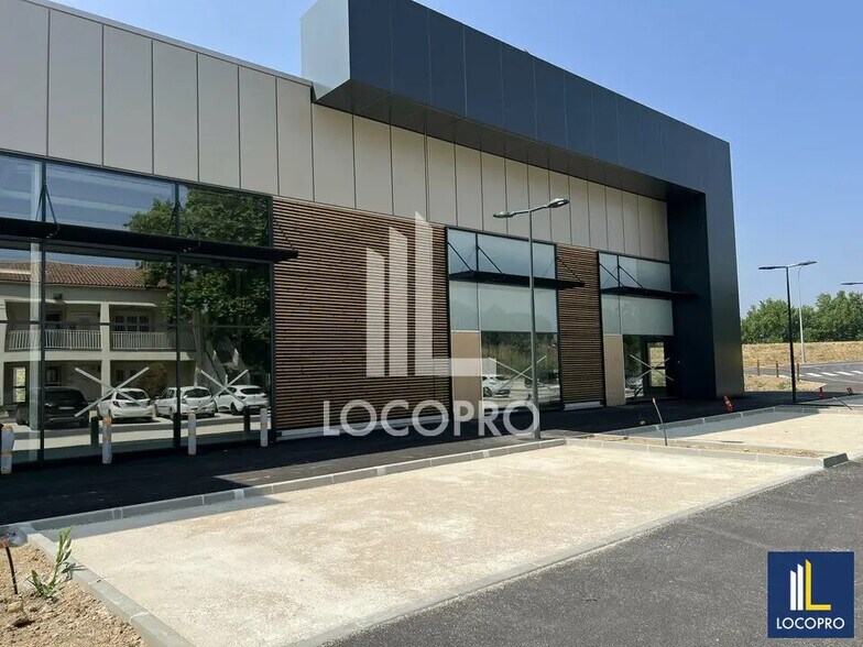 Local commercial dans Salon-de-Provence à louer - Photo de l’immeuble – Image 2 sur 6