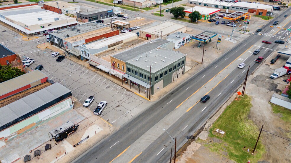 102 W 4th St, Hearne, TX à vendre - Photo de l’immeuble – Image 3 sur 36