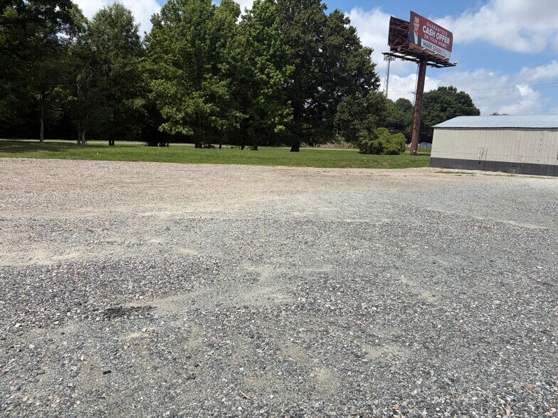 614 Broome Rd, Greensboro, NC à louer - Photo de l’immeuble – Image 2 sur 3