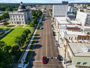 117-121 N State St, Jackson, MS à louer Aérien– Image 1 sur 14
