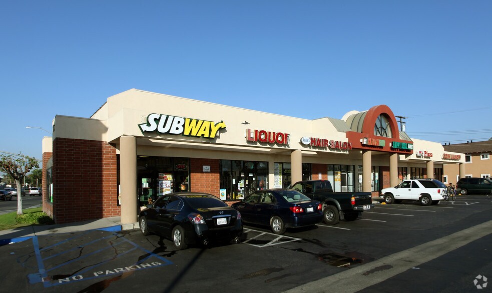135 W Ball Rd, Anaheim, CA à louer - Photo de l’immeuble – Image 3 sur 4