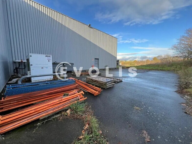 Local d’activités dans FLEURIEUX-SUR-L'ARBRESLE à louer - Photo de l’immeuble – Image 3 sur 17