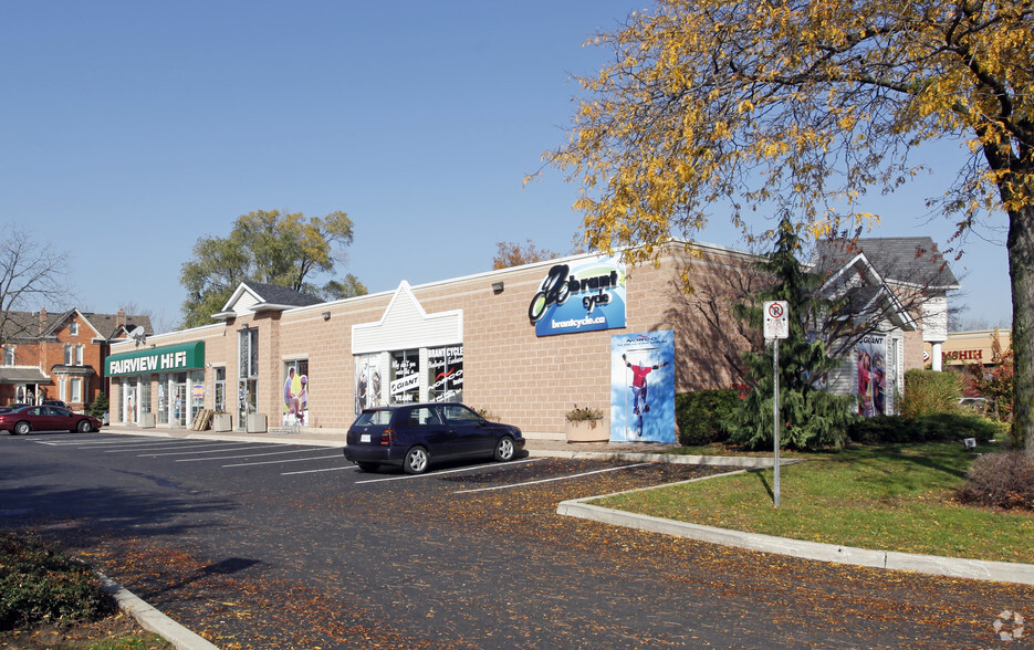 892 Brant St, Burlington, ON à vendre - Photo de l’immeuble – Image 2 sur 2