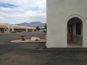 2100 N Wilmot Rd, Tucson, AZ à louer Photo de l’immeuble– Image 1 sur 6