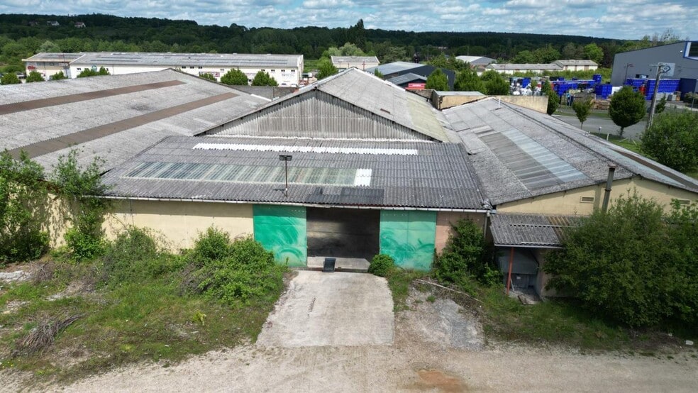 Industriel/Logistique dans Saint-Lubin-des-Joncherets à vendre - Photo de l’immeuble – Image 3 sur 24