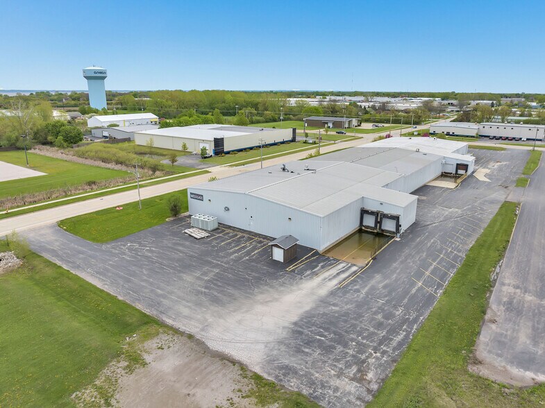 50 W Fernau Ave, Oshkosh, WI à vendre - Photo principale – Image 1 sur 11