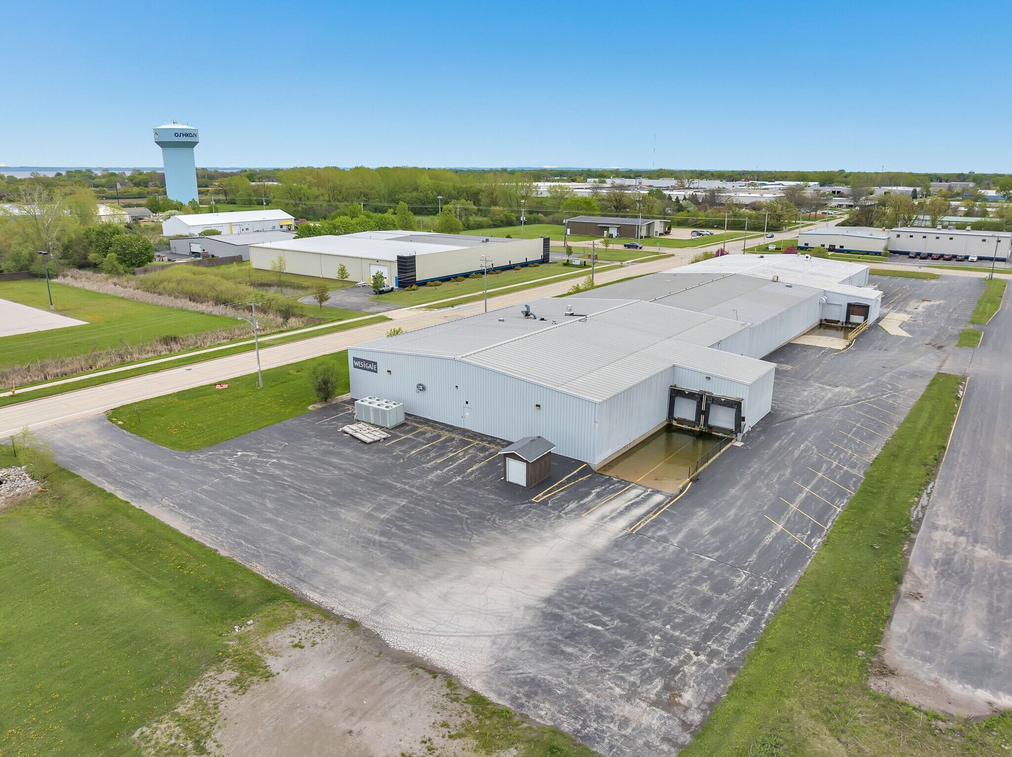 50 W Fernau Ave, Oshkosh, WI à vendre Photo principale– Image 1 sur 12