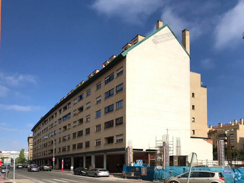 Calle Gerardo Diego, Alcalá de Henares, Madrid à vendre - Photo de l’immeuble – Image 1 sur 2
