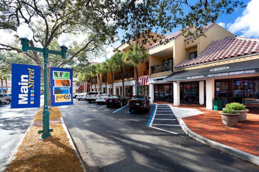 6701-6855 Main St, Miami Lakes, FL à louer - Photo de l’immeuble – Image 3 sur 4