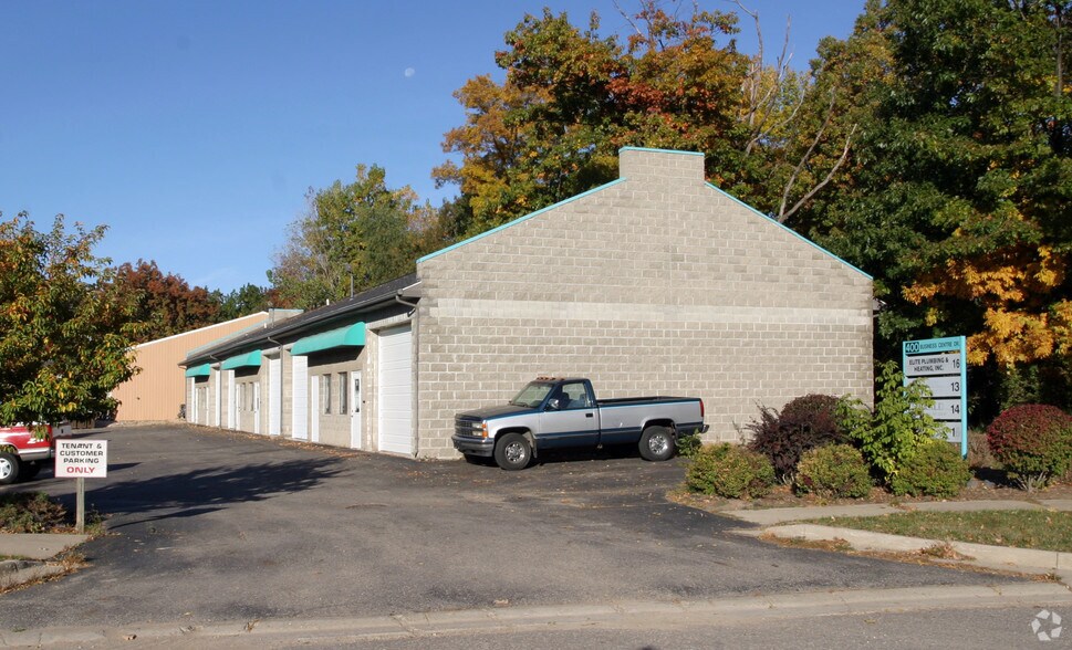 400 Business Centre Dr, Lansing, MI à louer - Photo de l’immeuble – Image 2 sur 9
