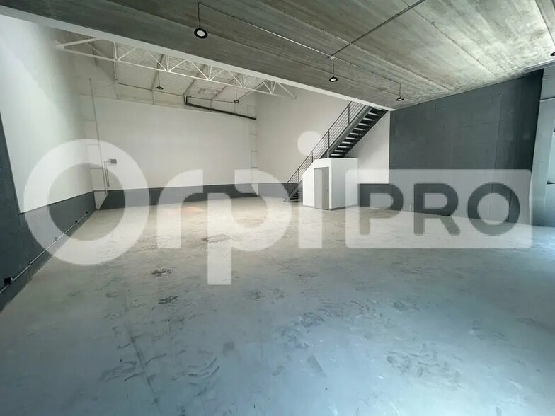 Bureau dans Vaux-le-Pénil à louer - Photo de l’immeuble – Image 2 sur 5