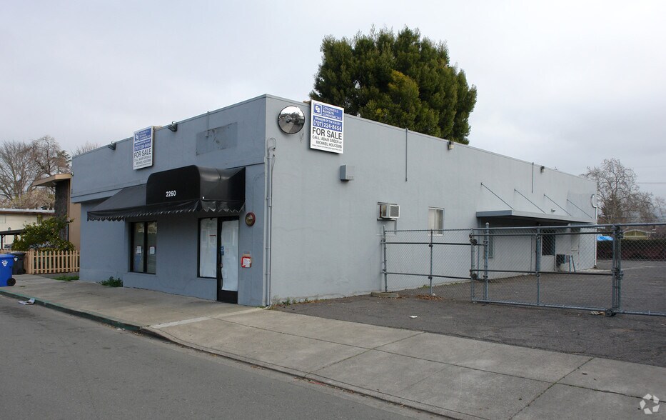 2260 Brown St, Napa, CA à vendre - Photo de l’immeuble – Image 3 sur 4