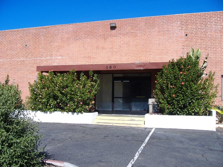 160 E Holt Ave, Pomona, CA à louer - Photo de l’immeuble – Image 1 sur 17