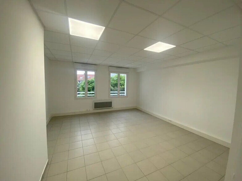 Bureau dans Morsang-sur-Orge à louer - Photo de l’immeuble – Image 2 sur 4