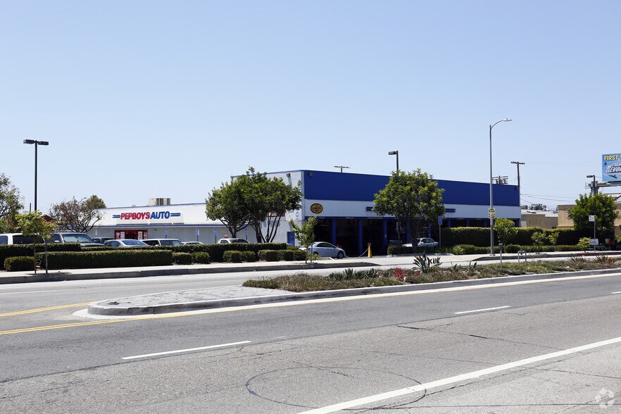 6136 W Manchester Ave, Los Angeles, CA à louer - Photo principale – Image 1 sur 3