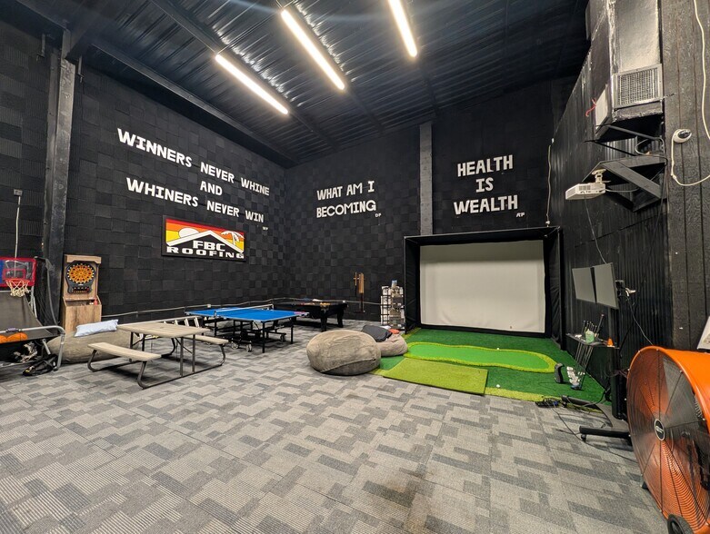 3050 Ualena St, Honolulu, HI à louer - Photo de l’immeuble – Image 3 sur 15