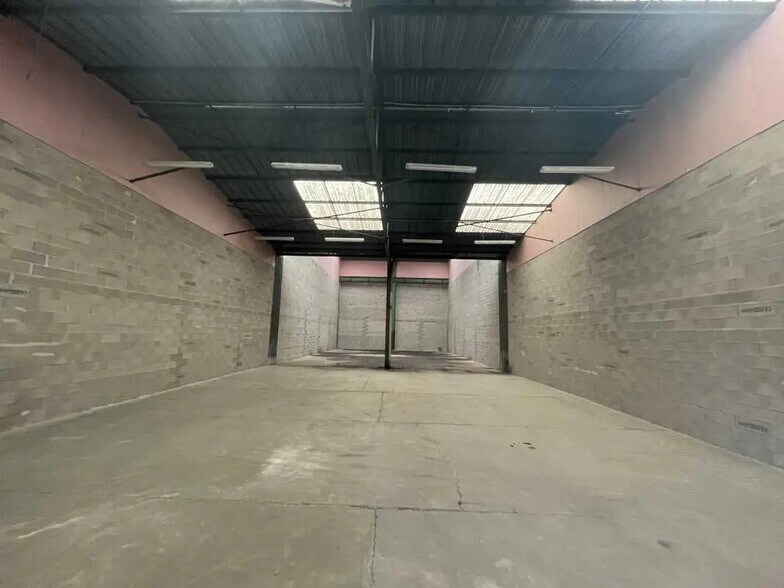 Local d'activités dans Beauvais à vendre - Photo de l’immeuble – Image 2 sur 11