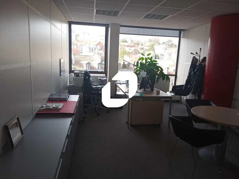 Bureau dans Saint-Cloud à louer - Photo de l’immeuble – Image 2 sur 6