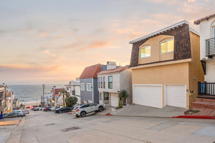 217 43rd St, Manhattan Beach, CA à vendre - Photo principale – Image 1 sur 28