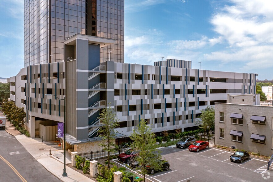 700 N Saint Marys St, San Antonio, TX à louer - Photo de l’immeuble – Image 3 sur 48