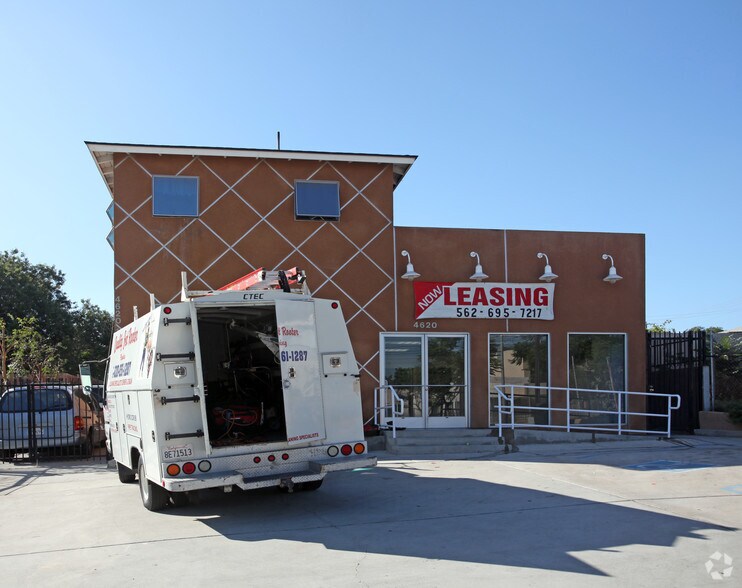 4620-4620 1/2 E 3rd St, Los Angeles, CA à vendre - Photo de l’immeuble – Image 2 sur 40