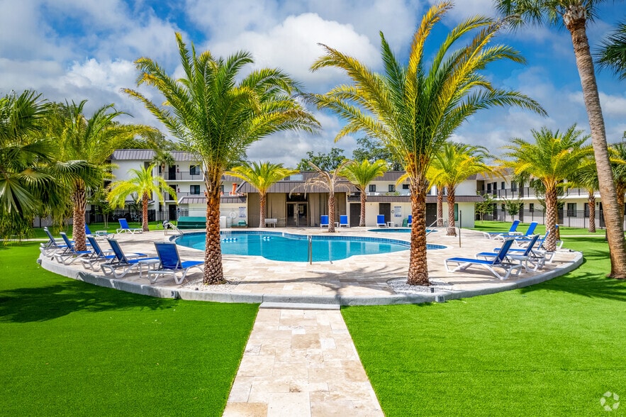 2025 Rogers St, Clearwater, FL à vendre - Photo de l’immeuble – Image 2 sur 18