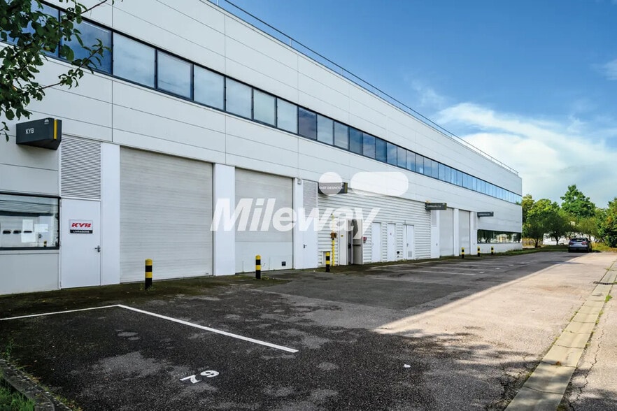 21 Rue Du Petit Albi, Osny à louer - Photo de l’immeuble – Image 3 sur 11