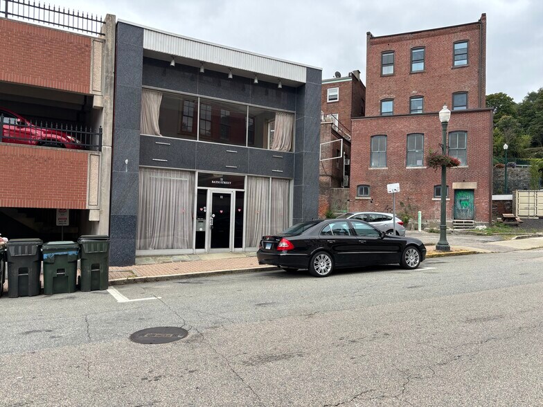 11 Bath St, Norwich, CT à louer - Photo de l’immeuble – Image 1 sur 1