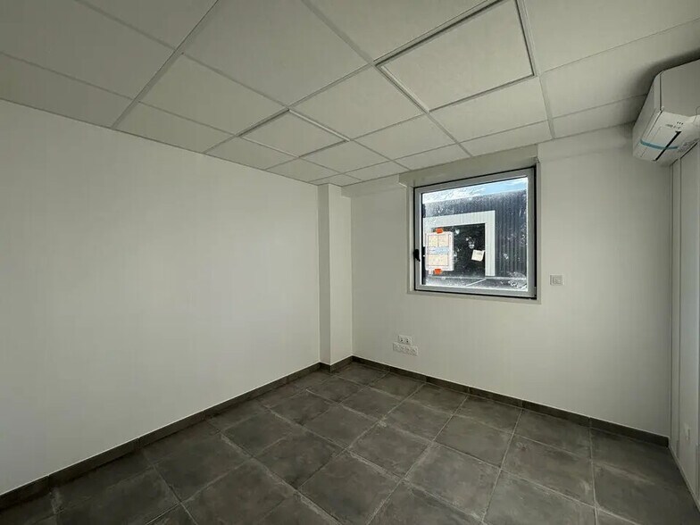 Local d’activités dans Jonage à louer - Photo intérieure – Image 2 sur 19