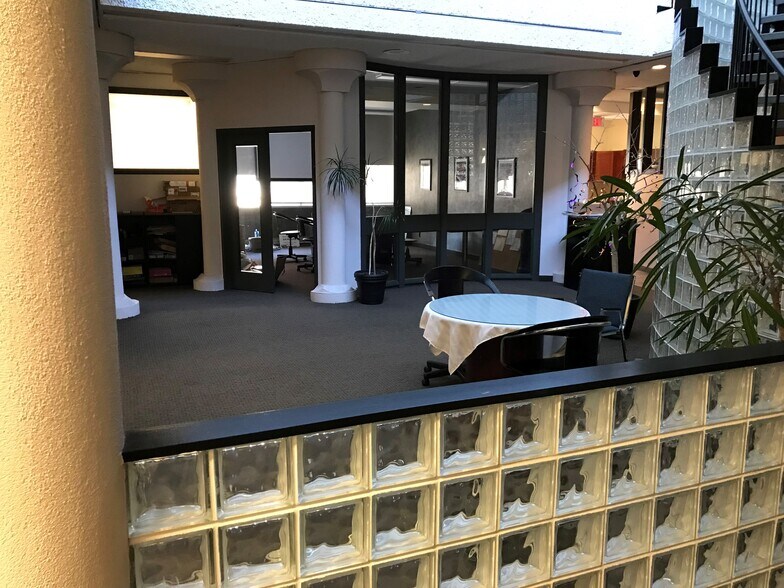 222 Osborne St N, Winnipeg, MB à louer - Photo de l’immeuble – Image 3 sur 10