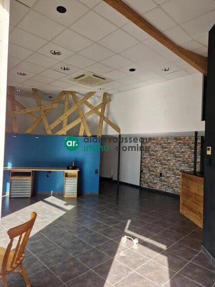 Local commercial dans Cholet à louer - Photo de l’immeuble – Image 1 sur 4