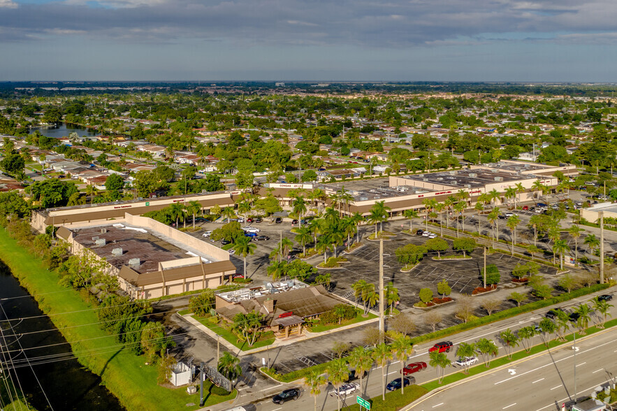 2019-2097 N University Dr, Sunrise, FL à louer - Photo de l’immeuble – Image 1 sur 13