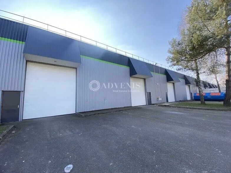 Industriel/Logistique dans Coignières à louer - Photo de l’immeuble – Image 3 sur 5