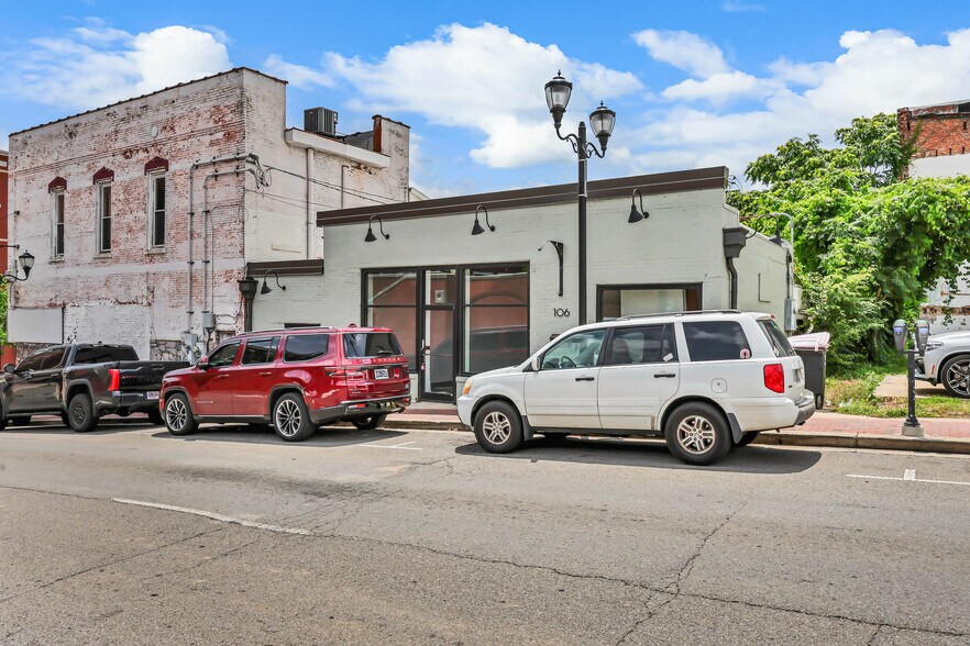 106-N N 2nd St, Clarksville, TN à louer - Photo de l’immeuble – Image 2 sur 20