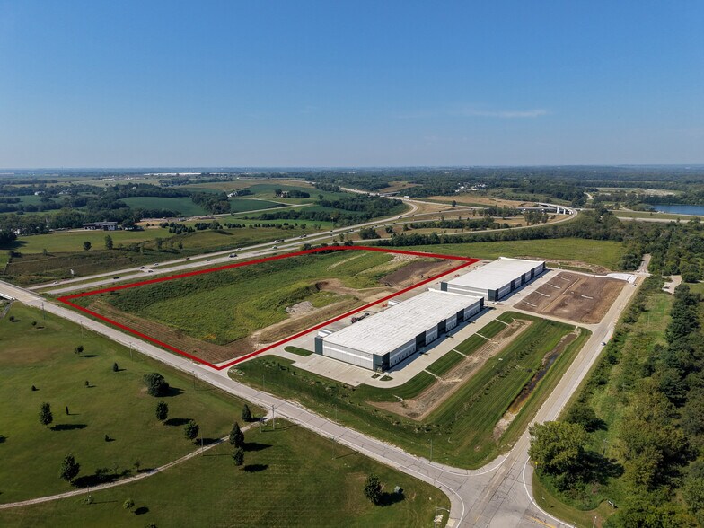 3155 SE 42nd St, West Des Moines, IA à vendre - Photo de l’immeuble – Image 1 sur 3