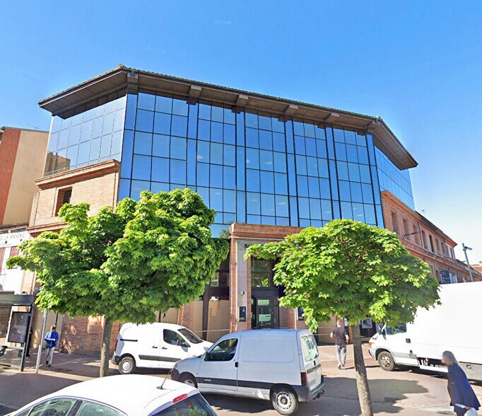 18 Place Roguet, Toulouse à louer - Photo de l’immeuble – Image 3 sur 4