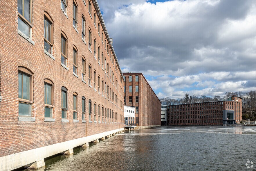 1 Mill and Main Pl, Maynard, MA à louer - Photo de l’immeuble – Image 2 sur 6