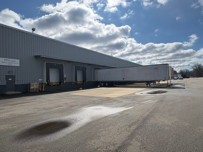 10 New Rd, Rumford, RI à louer - Photo de l’immeuble – Image 3 sur 17