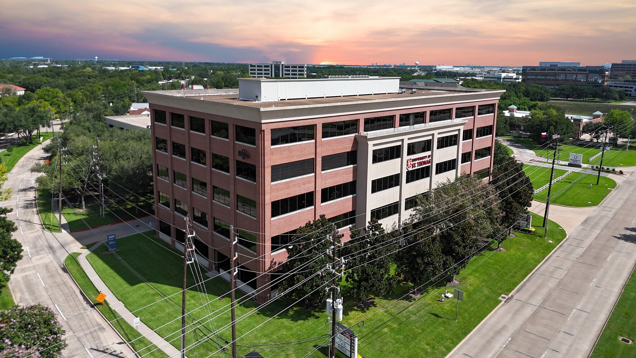 14090 Southwest Fwy, Sugar Land, TX à louer Photo principale– Image 1 sur 10