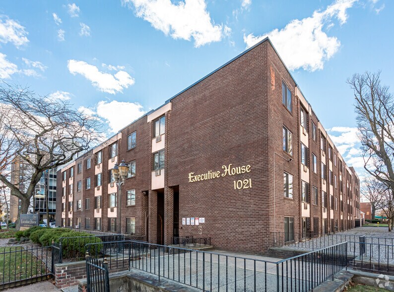 1021 Asylum Ave, Hartford, CT à vendre - Photo principale – Image 1 sur 10