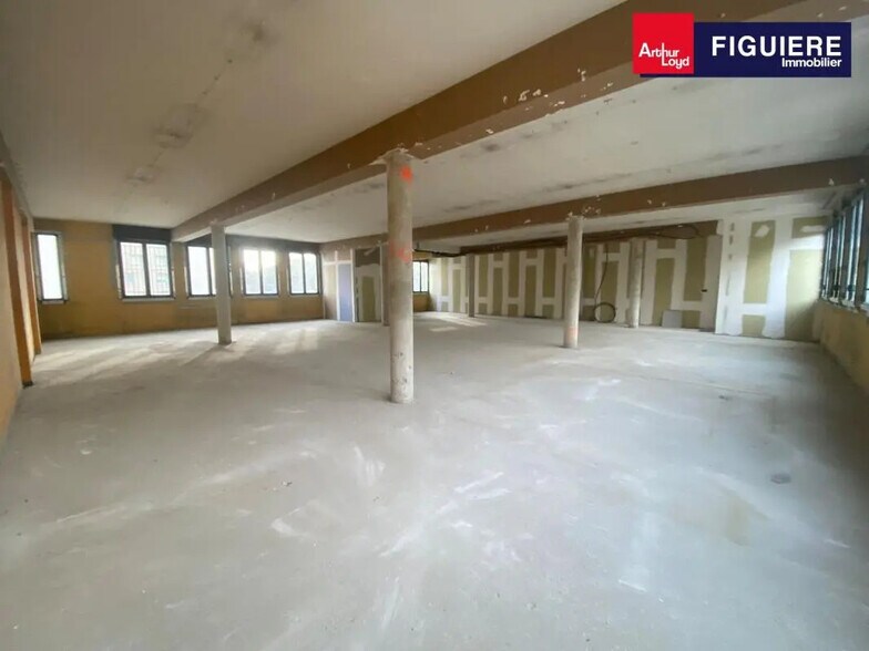 Bureau dans Port-de-Bouc à louer - Photo de l’immeuble – Image 1 sur 9